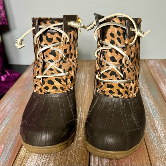 Speedy Women’s Syren Gulf Leopard Duck Size 7.5 Brown Boots Ankle Low Heel 1-2” - Picture 2 of 11